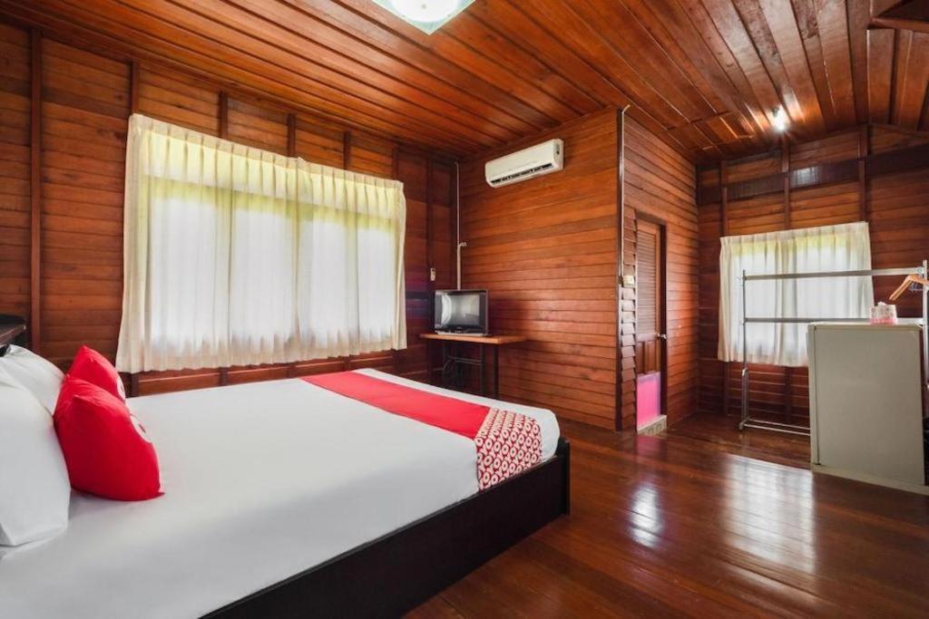 Oyo 1143 Phet Luran Thai Resort Kohchang Koh Chang Ngoại thất bức ảnh